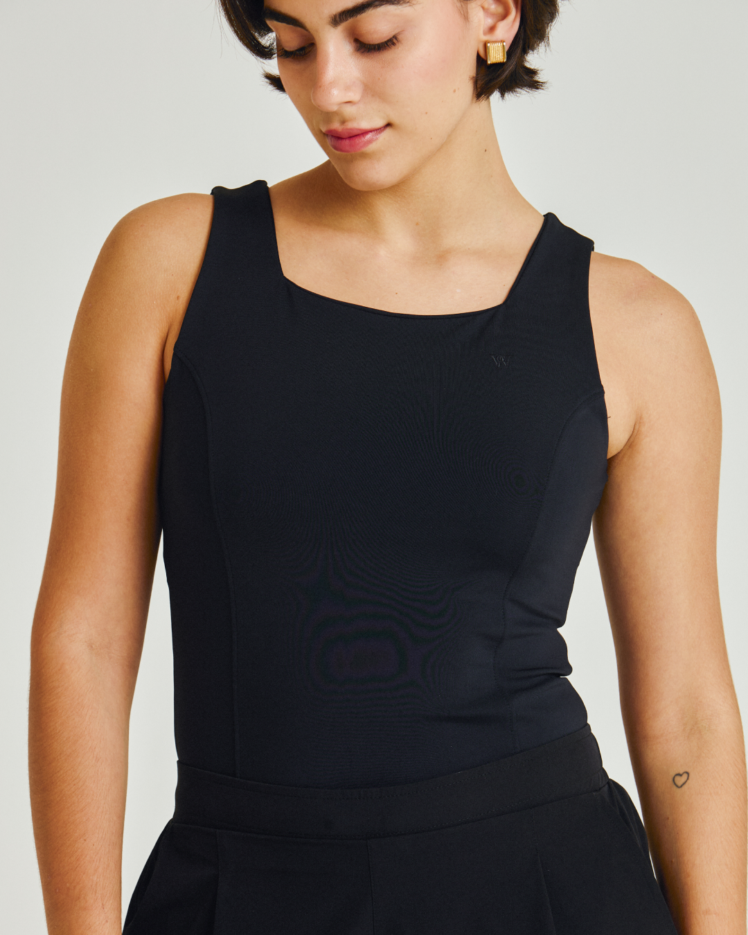 Detalhe do tecido Nakay e acabamento do Top Tank French feminino