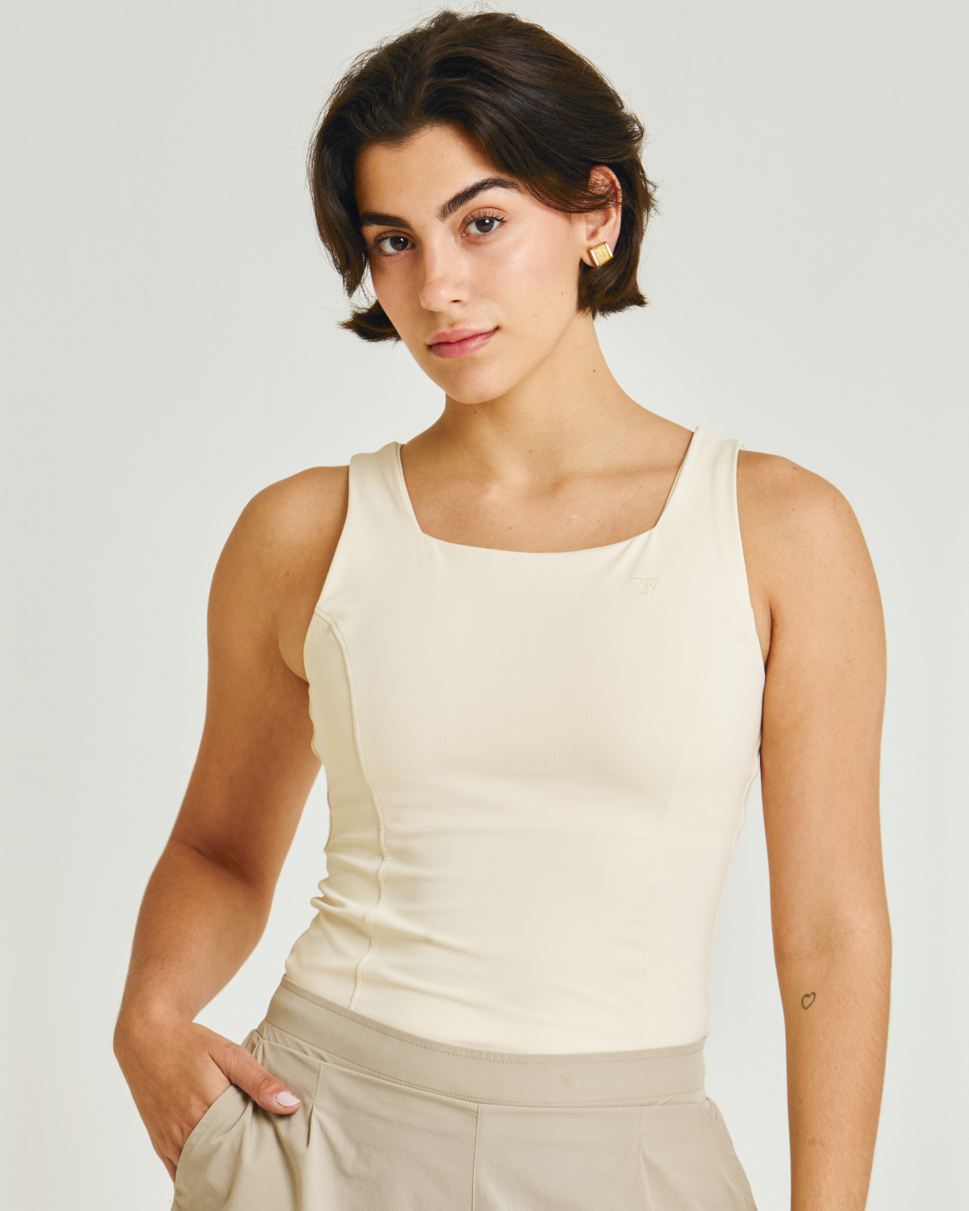 Top Tank French feminino bege com decote reto e alças largas