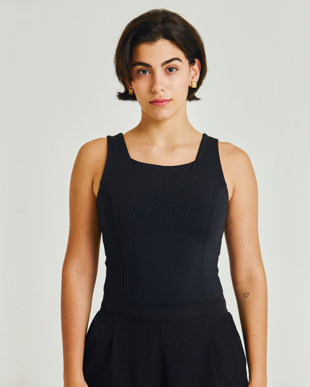 Top Tank French feminino preto com decote reto e alças largas